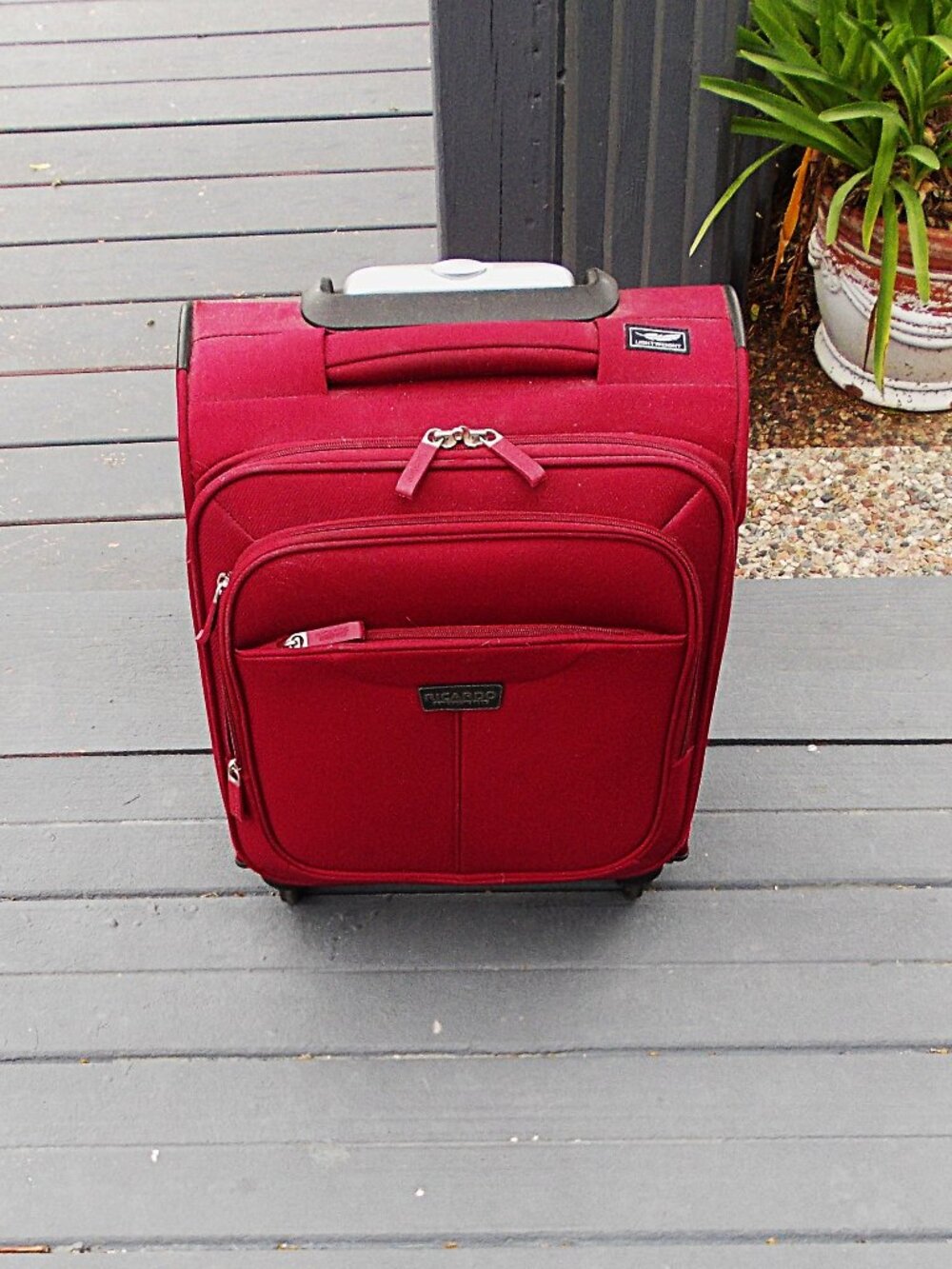 RICARDO BEVERLY HILLS BURGUNDY MULTI-POCKET ROLLABOARD CARRYON SUITCASE